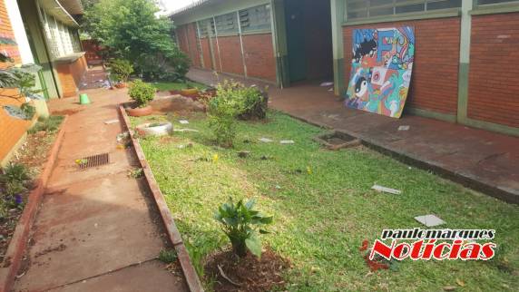Vândalos atacam escolas São Francisco e Ciep Glória Veronese em Três de Maio - foto 9