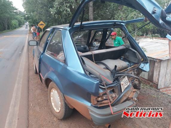 Colisão traseira resulta em danos de grande monta em dois veículos, no bairro Carolina - foto 6