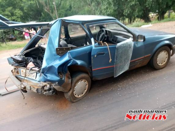 Colisão traseira resulta em danos de grande monta em dois veículos, no bairro Carolina - foto 8