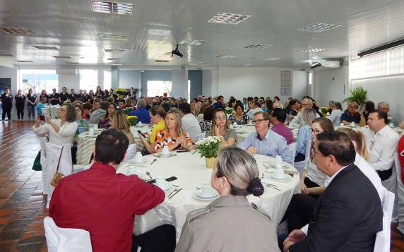 Café da manhã festivo marca cinquentenário da Apae de Três de Maio - foto 4