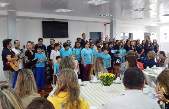 Café da manhã festivo marca cinquentenário da Apae de Três de Maio - foto 7