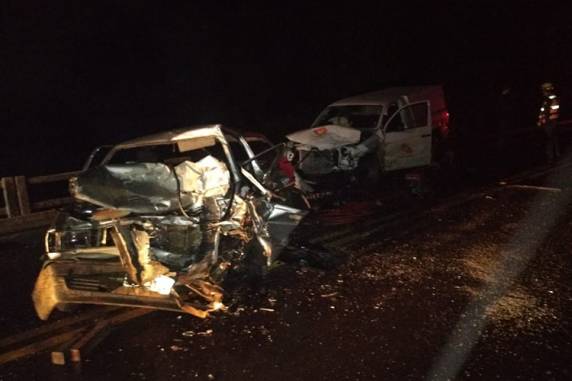 Acidente envolvendo dois carros ocorreu no início da noite dessa quinta-feira
