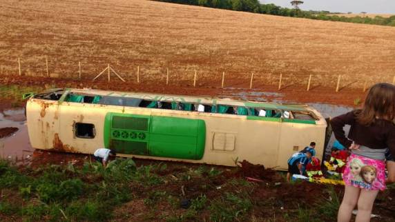 Ônibus com torcedores do Grêmio se envolve em acidente com uma morte e 20 feridos na BR 386 - foto 3