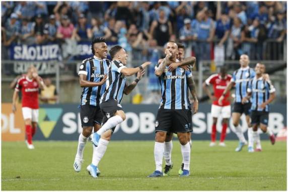 Geromel e Rômulo marcaram os gols tricolores na partida pelo Brasileirão