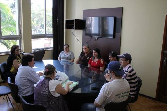 A entrega ocorreu no gabinete do prefeito, Altair Copatti