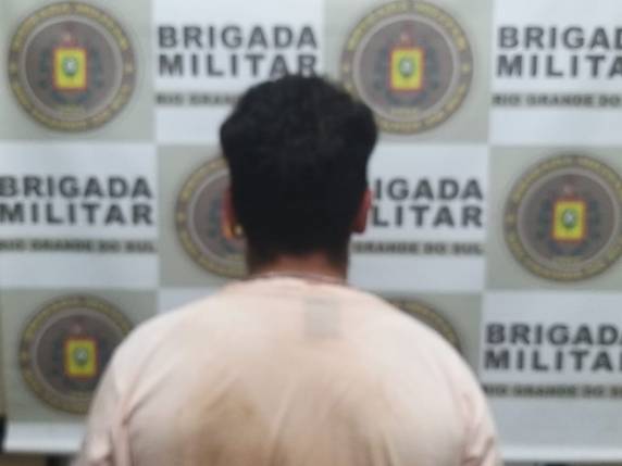 Brigada Militar prende dois homens que vendiam droga no Parcão em Santa Rosa - foto 6