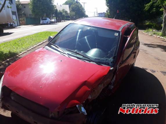 Motorista fica ferida depois de bater veículo contra uma árvore na Av. Santa Rosa - foto 5