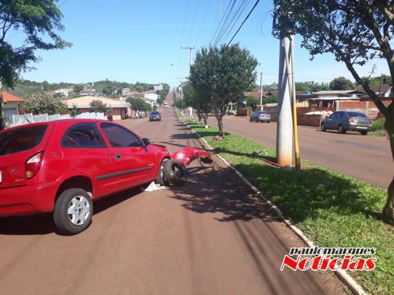 Motorista fica ferida depois de bater veículo contra uma árvore na Av. Santa Rosa - foto 4
