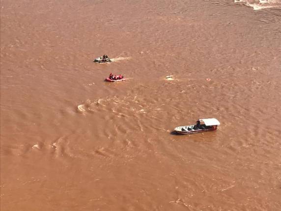 Bombeiros localizam barco que virou no Rio Uruguai, em Barra do Guarita - foto 2