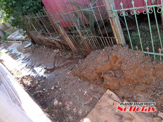Moradores de beco no Bairro Oriental reclamam de obra inacabada na rede de energia elétrica - foto 3