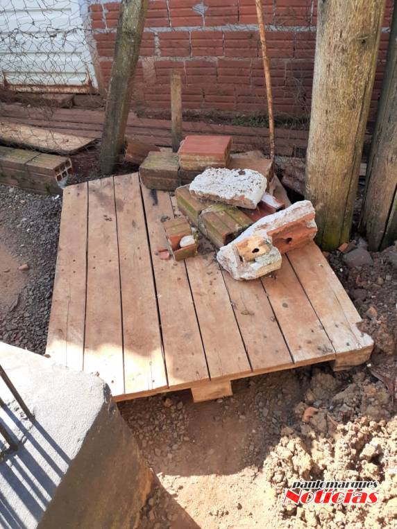 Moradores de beco no Bairro Oriental reclamam de obra inacabada na rede de energia elétrica - foto 4