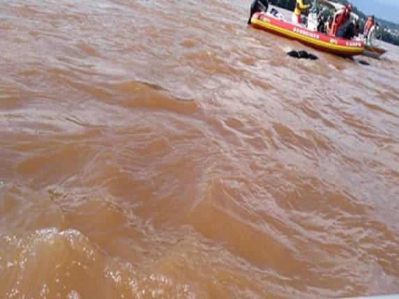 Localizado corpo de estudante desaparecido após naufrágio no rio Uruguai - foto 2