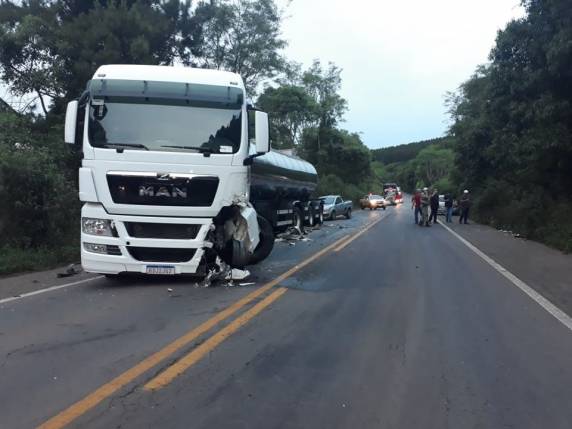 Celta, conduzido por Janice Roman De Pizzol, 33 anos, colidiu na parte frontal de um veículo pesado. Ela não resistiu aos ferimentos