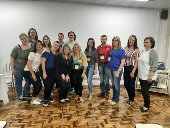 Objetivos do programa são o estudo, a reflexão e a interlocução teórico-prática entre os docentes da Universidade e das escolas envolvidas no processo de formação
