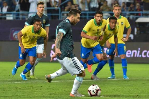 Camisa 10 aproveitou rebote de Alisson em cobrança de pênalti para fazer o único gol do jogo