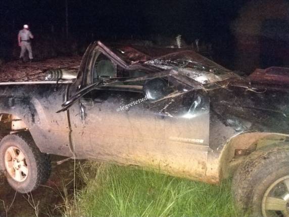 O acidente foi por volta das 19h desta sexta-feira(15), na estrada do Caverá, cerca de 40 Km da cidade.