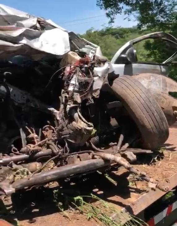 Homem morre em acidente entre carro e ônibus de banda em Venâncio Aires - foto 3