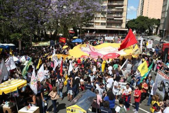 Mobilização acontece devido às reformas propostas por Eduardo Leite à Assembleia Legislativa