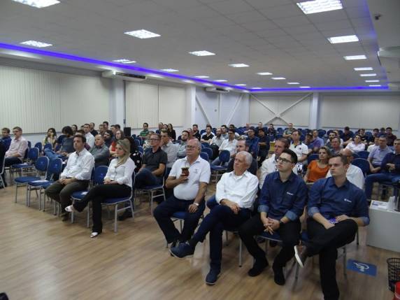 FAHOR promove workshop para empresários conhecerem as oportunidades de inclusão de produtos no portfólio John Deere - foto 2