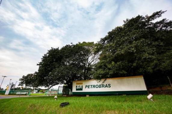 Petrobras anuncia fase em que concorrentes analisarão dados para decidir valor da oferta de compra até fevereiro