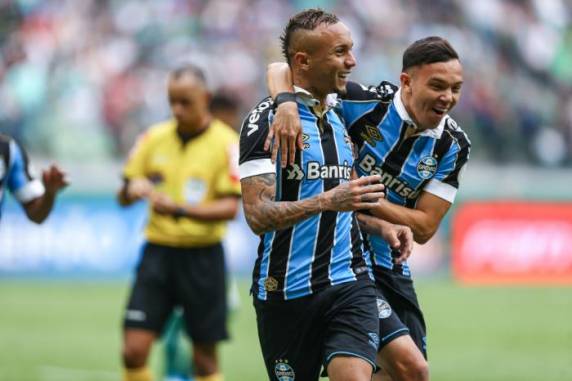 Pepê, nos acréscimos, marcou o gol da vitória gremista em São Paulo