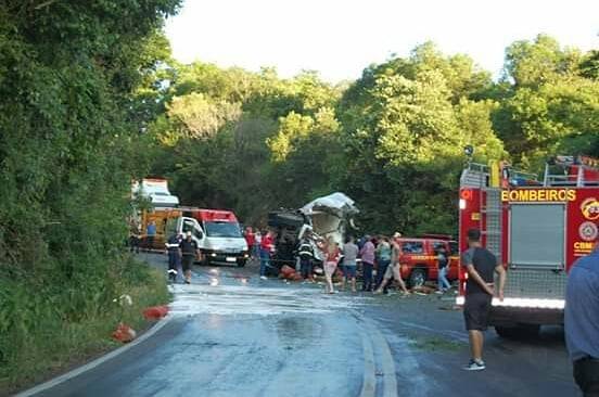 Acidente entre dois caminhões deixa uma vítima fatal - foto 3