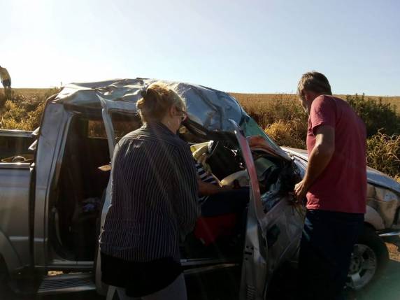 Buraco na pista causa acidente e interrompe viagem de família três-passense na RSC-377 - foto 2