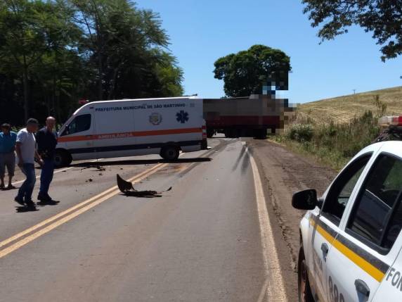 Motorista tem mal súbito e bate automóvel contra uma carreta na RS 210 em São Martinho - foto 4