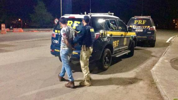 PRF prende dupla com mais de 34 quilos de maconha em Passo Fundo - foto 2