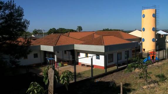 Não se sabe se elas chegaram a ingerir o veneno. Prefeitura autuou empresa de dedetização e vai investigar a responsabilidade. Ninguém registrou ocorrência