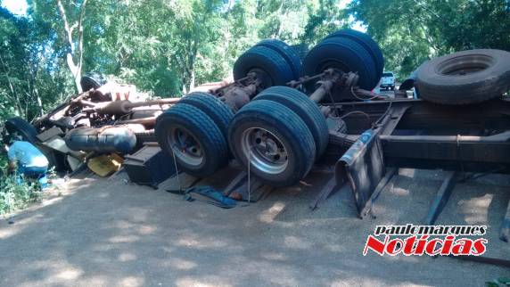 Acidente envolve automóvel e dois caminhões na RS 342 entre Independência e Catuípe - foto 4