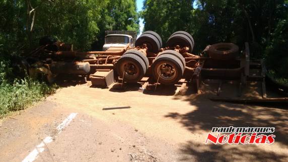 Acidente envolve automóvel e dois caminhões na RS 342 entre Independência e Catuípe - foto 3