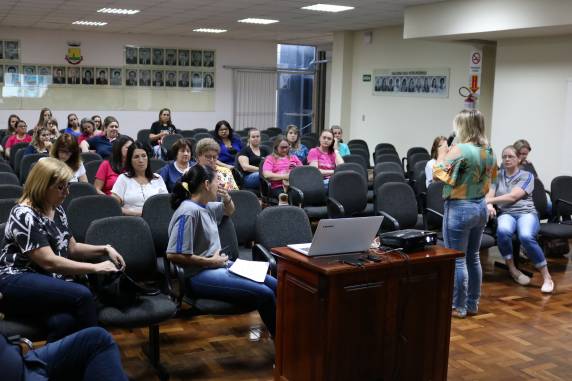 Evento contou com apresentações de escolas de ensino fundamental e educação infantil