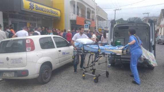 Bandidos assaltam cooperativa, fazem reféns e disparam com armas de fogo em Vidal Ramos - foto 2