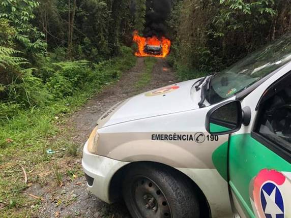 Bandidos assaltam cooperativa, fazem reféns e disparam com armas de fogo em Vidal Ramos - foto 4