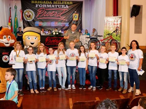 Formatura PROERD em Três de Maio - foto 2
