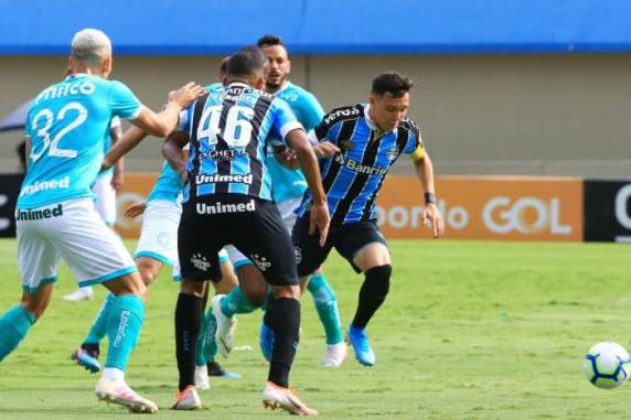 Tricolor foi a campo com time cheio de reservas e perdeu por 3 a 2