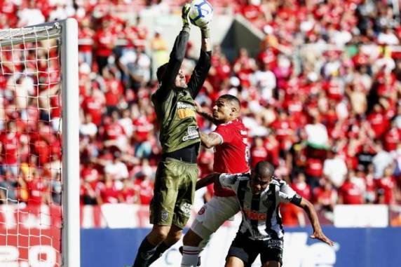 Time colorado saiu atrás, mas buscou a virada com gols de Guerrero e Cuesta nos minutos finais