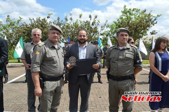 Três-maienses são agraciados com diplomas e medalha de amigos da Brigada Militar regional - foto 2