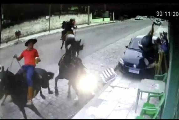 Imagens de câmeras de segurança flagraram o acidente, que ocorreu no fim de novembro