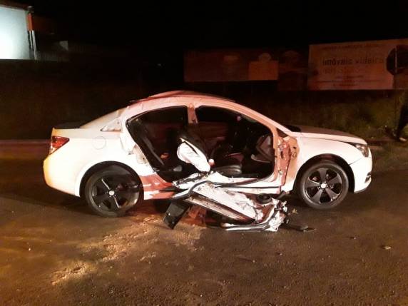 Mãe foi levada ao hospital com ferimentos graves, assim como homem de 65 anos que também estava no veículo. Menino de 6 anos morreu no hospital. Acidente ocorreu na SC-135 em Videira
