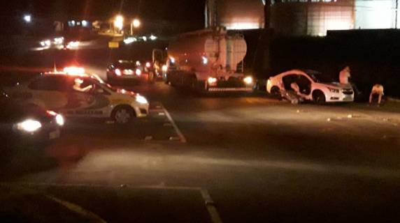 Mãe foi levada ao hospital com ferimentos graves, assim como homem de 65 anos que também estava no veículo. Menino de 6 anos morreu no hospital. Acidente ocorreu na SC-135 em Videira