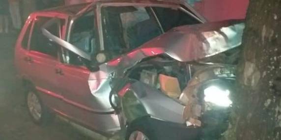 Veículo era conduzido por adolescente de 17 anos