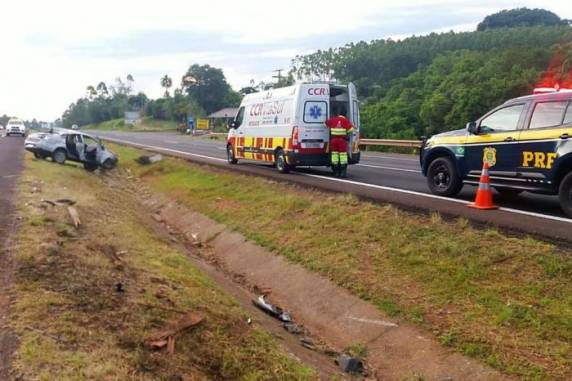 Motorista do carro perdeu o controle do veículo em trecho de linha reta