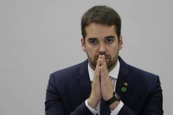 O objetivo de Leite é votar as sete matérias do pacote entre terça e quinta-feira, deixando PEC da idade mínima e contribuição para 2020