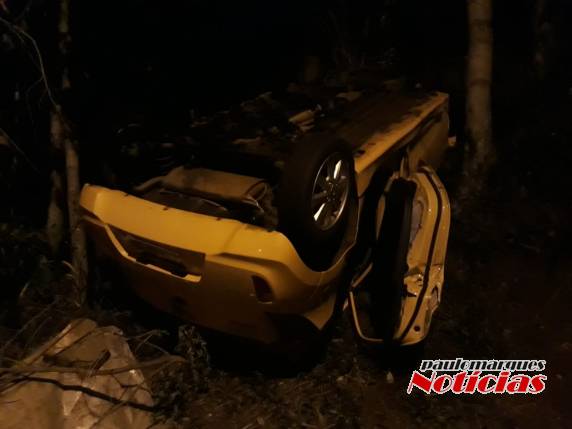 Veículo capota e idoso fica ferido após colisão traseira na RS 342 em Três de Maio - foto 3