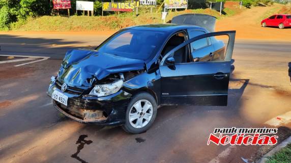 Fiat Uno capota após colisão no trevo de acesso ao município de Chiapeta - foto 3