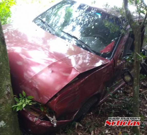 Caminhoneiro foge depois de provocar acidente na BR 472 - foto 2