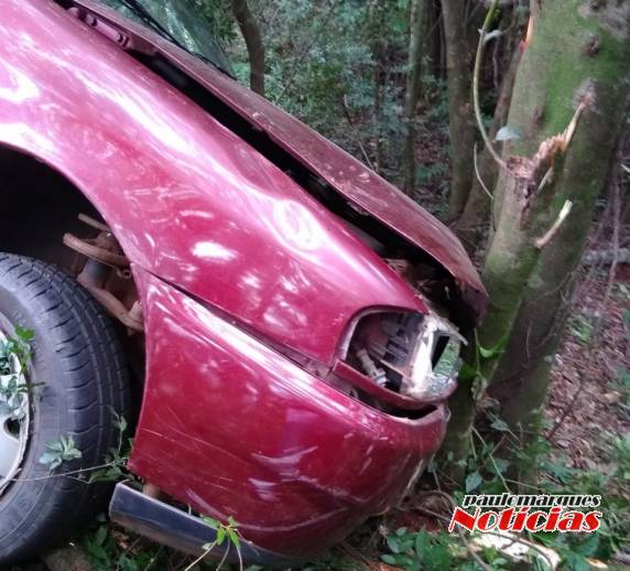 Caminhoneiro foge depois de provocar acidente na BR 472 - foto 3
