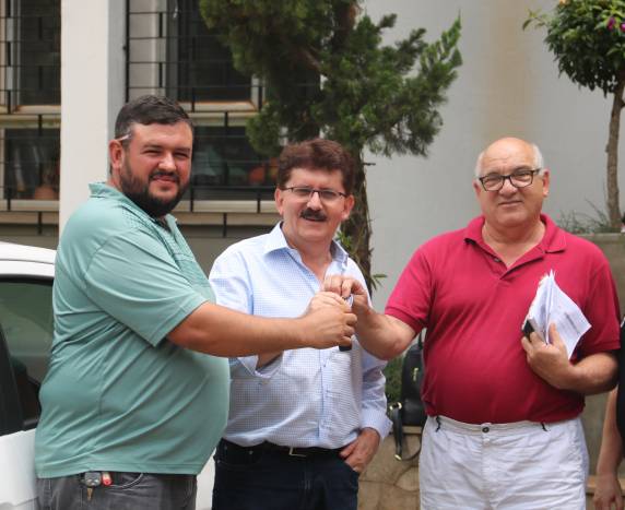 Secretaria Municipal de Obras recebe novo veículo - foto 3